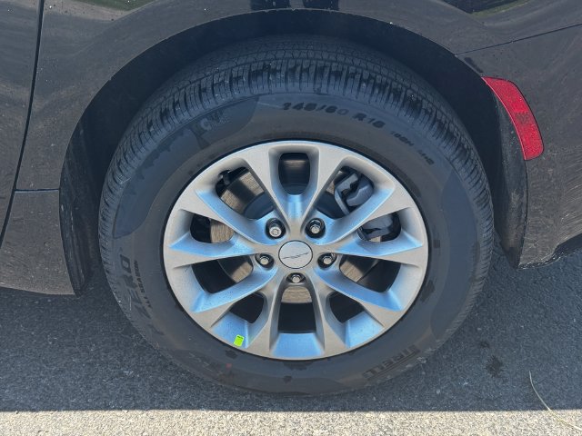 New 2027 Chrysler Pacifica Select w/ Family Tech Group AWD/4WD image 11