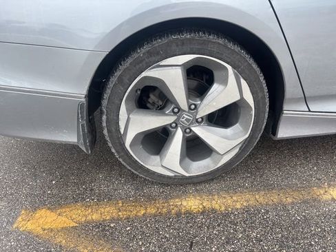 Used 2019 Honda Accord Touring image 9