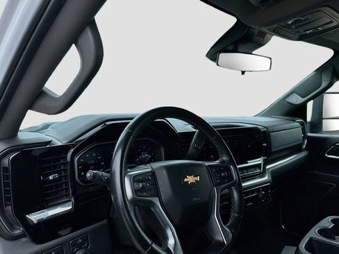 Used 2024 Chevrolet Silverado 3500 LT AWD/4WD image 9