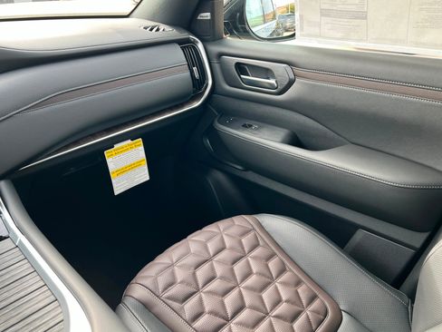 New 2026 Nissan Armada Platinum Reserve image 10