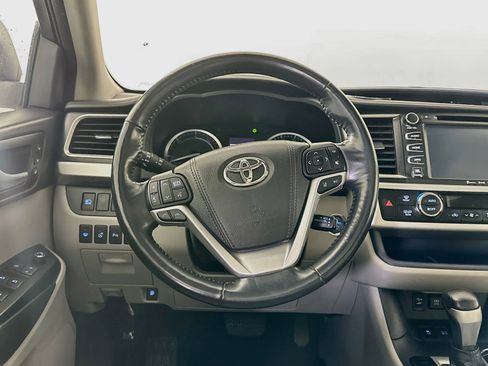 Used 2018 Toyota Highlander Limited Platinum AWD/4WD image 18