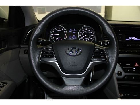 Used 2017 Hyundai Elantra SE image 25