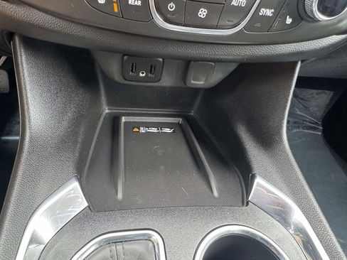 Used 2023 Chevrolet Traverse LT w/ Midnight/Sport Edition image 36