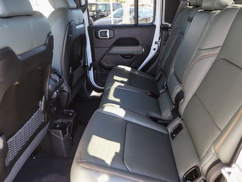 New 2026 Jeep Gladiator Mojave image 19