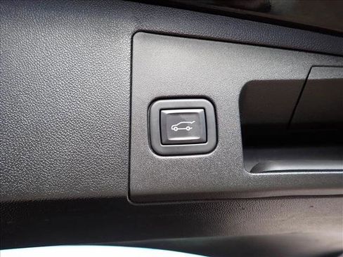 Used 2024 Cadillac XT5 Premium Luxury image 9