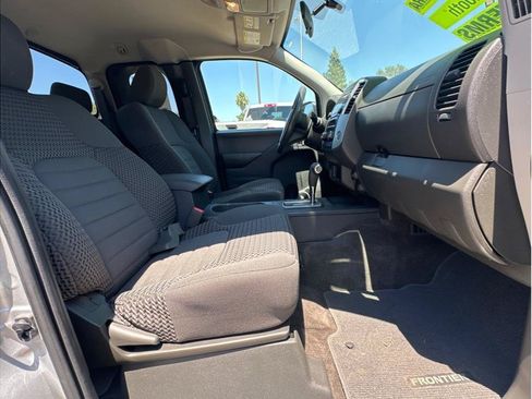 Used 2018 Nissan Frontier SV RWD image 11
