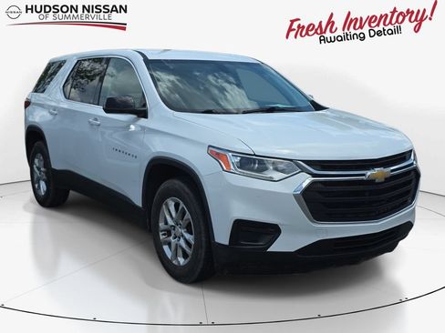 Used 2018 Chevrolet Traverse LS w/ LPO, Floor Liner Package FWD image 1