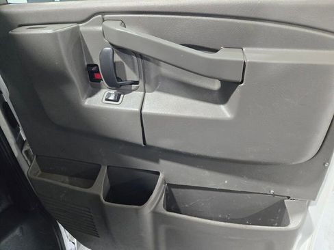 Used 2019 Chevrolet Express 3500 w/ Driver Convenience Package image 7