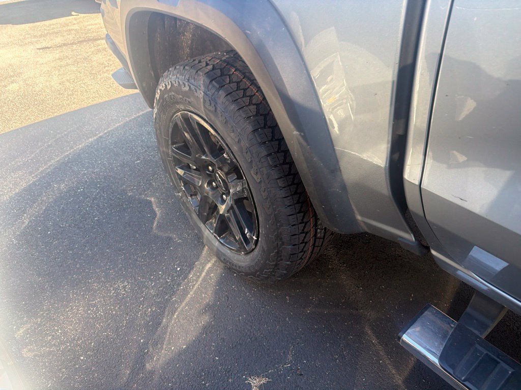 Used 2024 Chevrolet Colorado Trail Boss w/ Technology Package AWD/4WD image 4