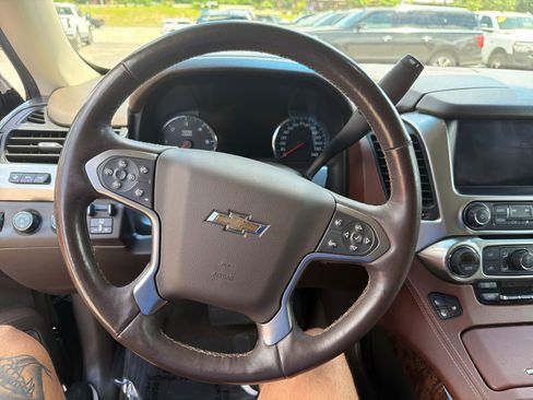 Used 2019 Chevrolet Suburban Premier AWD/4WD image 14