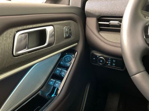 New 2026 Ford Explorer Platinum image 18