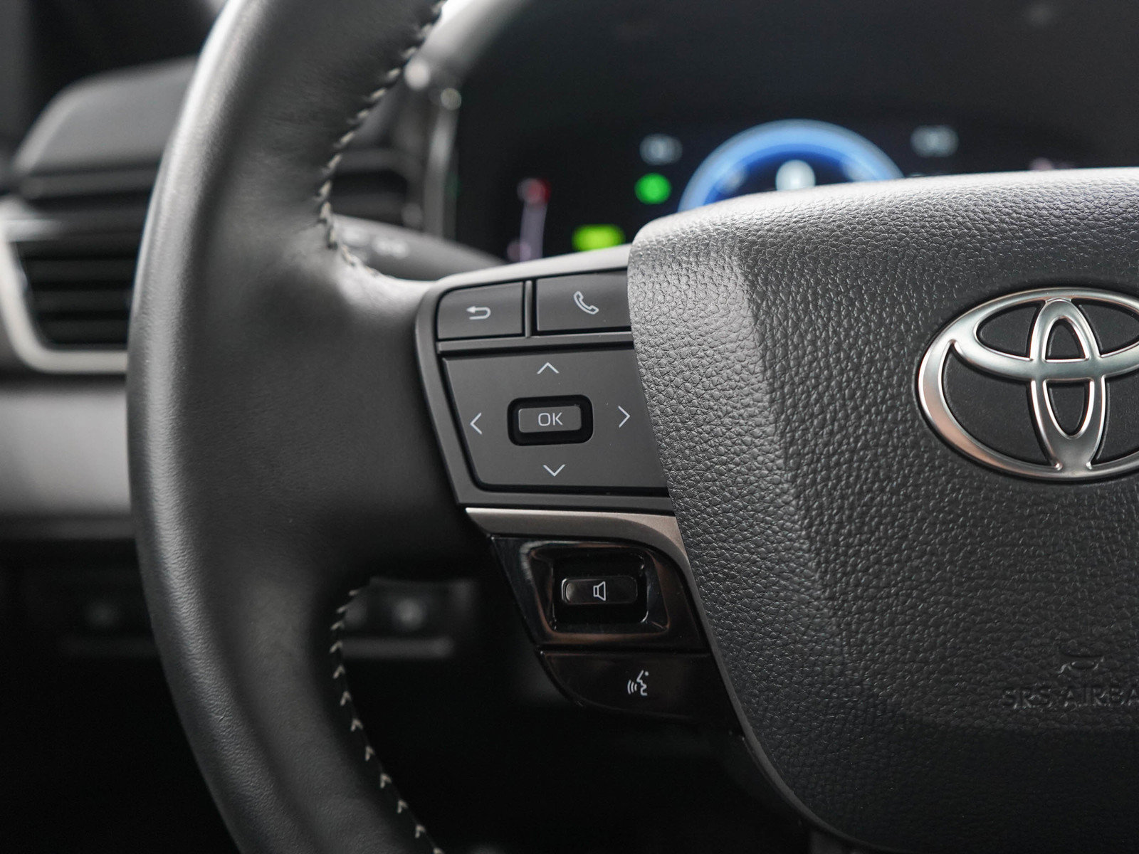 Used 2025 Toyota Camry SE w/ Multimedia Upgrade Package FWD image 24