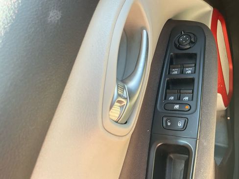 Used 2015 Jeep Renegade Latitude w/ Popular Equipment Group AWD/4WD image 19