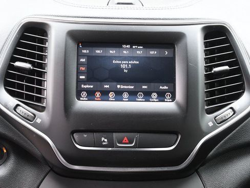 Used 2020 Jeep Cherokee Latitude Plus AWD/4WD image 19