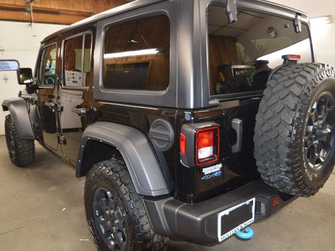 Used 2023 Jeep Wrangler Unlimited w/ Cold Weather Group image 16