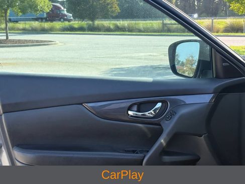 Used 2018 Nissan Rogue S FWD image 3