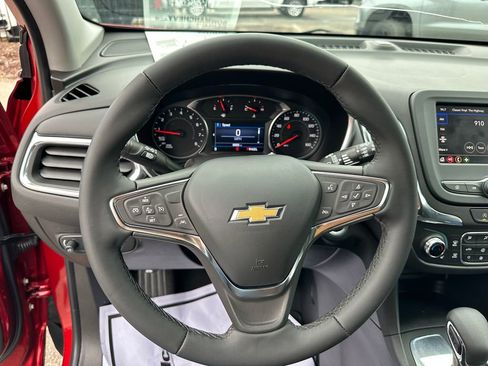 Used 2024 Chevrolet Equinox LT FWD image 18