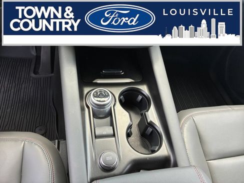Used 2025 Ford Explorer Active w/ Active Comfort Package AWD/4WD image 19