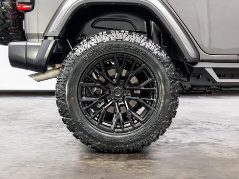 Used 2025 Jeep Wrangler Sahara image 25