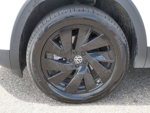 Certified 2026 Volkswagen Atlas SE AWD/4WD image 9