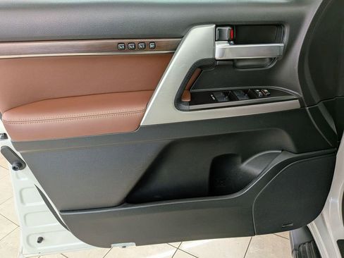 Used 2021 Toyota Land Cruiser image 15