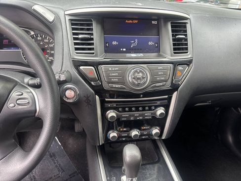 Used 2020 Nissan Pathfinder S FWD image 11