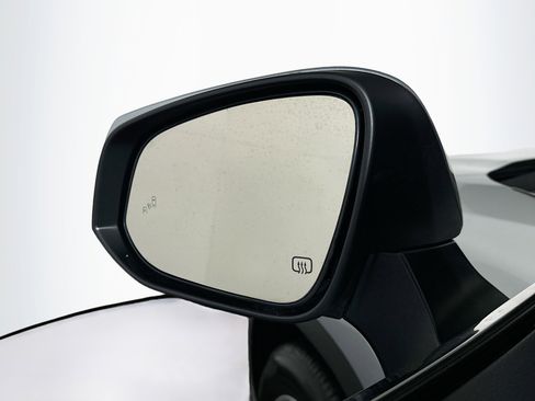 Used 2025 Toyota Highlander LE image 16