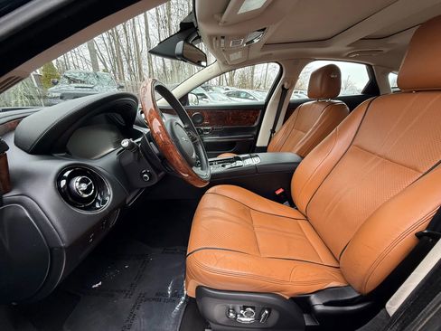 Used 2016 Jaguar XJ R-Sport image 11