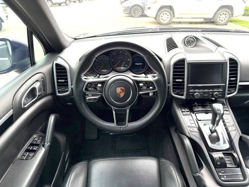 Used 2015 Porsche Cayenne Diesel w/ Premium Plus Package AWD/4WD image 5