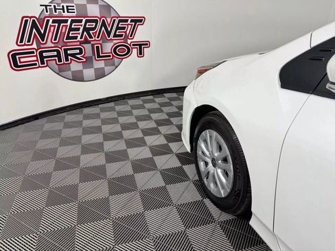Used 2022 Toyota Prius LE FWD image 21