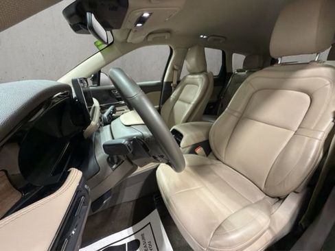 Used 2023 Lincoln Corsair Reserve image 11