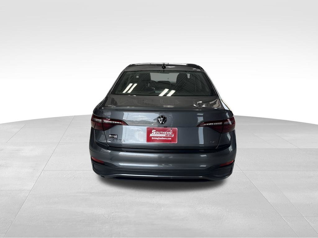 Used 2024 Volkswagen Jetta SE FWD image 4