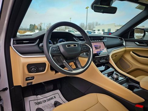 New 2025 Jeep Grand Cherokee Limited image 14