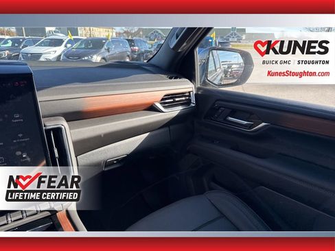 Used 2025 GMC Yukon XL Denali image 41
