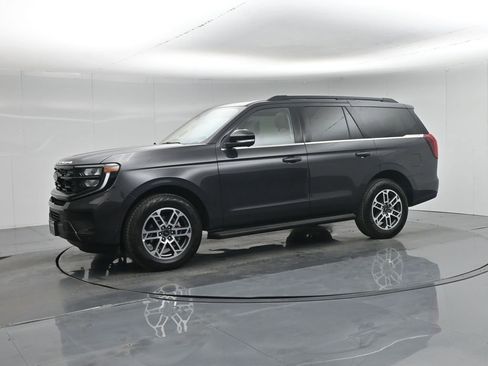 Used 2025 Ford Expedition Active image 35