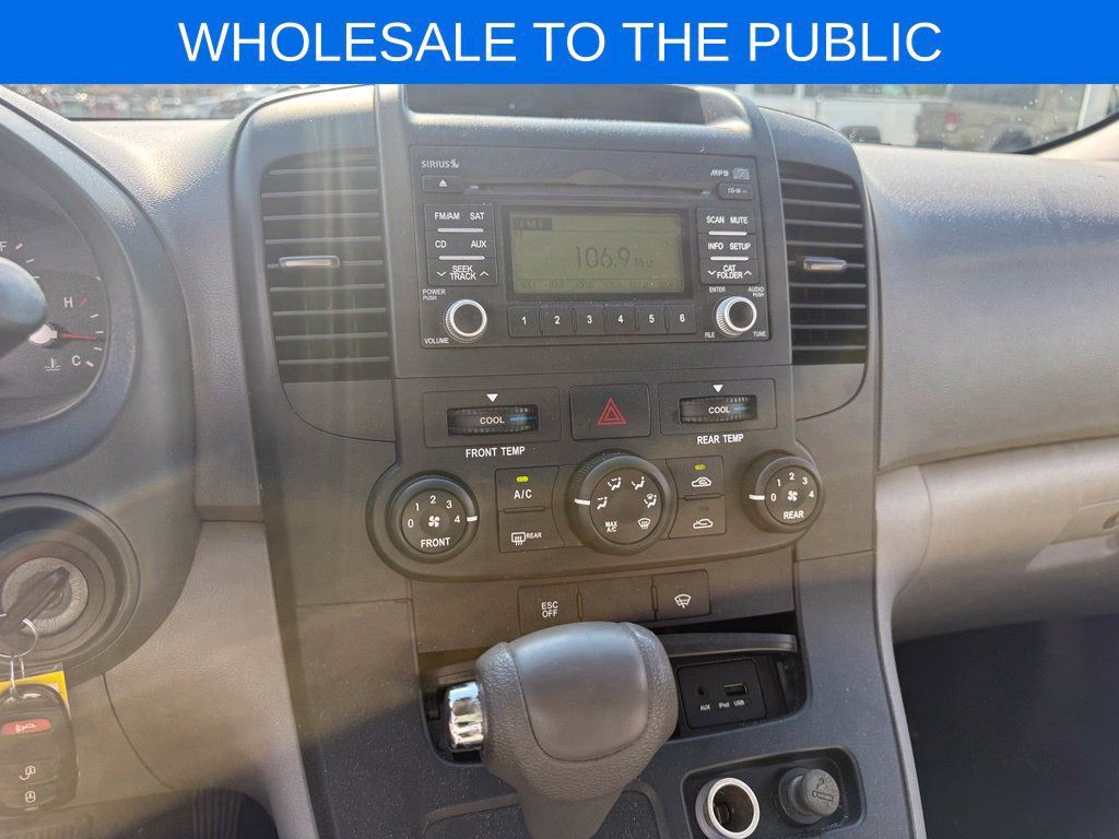 Used 2010 Kia Sedona LX FWD image 10