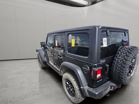 Used 2025 Jeep Wrangler Willys image 3