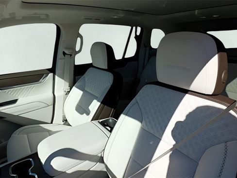 New 2026 GMC Acadia Denali w/ Super Cruise Package image 10