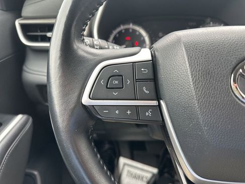 Used 2023 Toyota Highlander XLE image 16