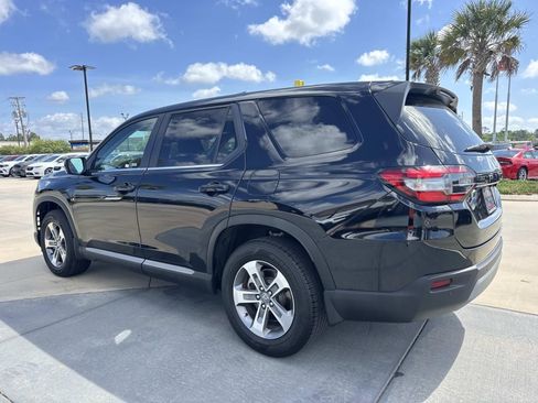 Used 2025 Honda Pilot EX-L image 5