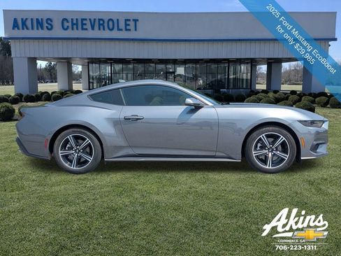 Used 2025 Ford Mustang Coupe RWD image 3