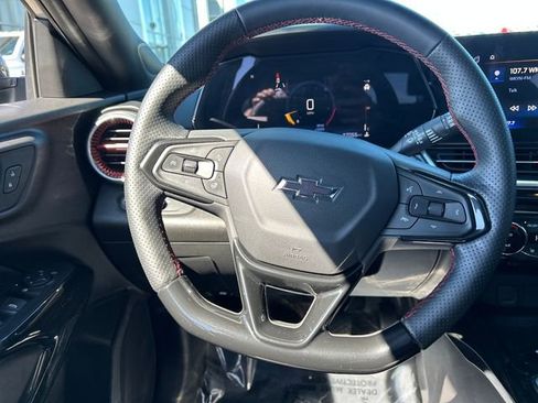 Used 2024 Chevrolet Trax RS w/ Sunroof Package image 11