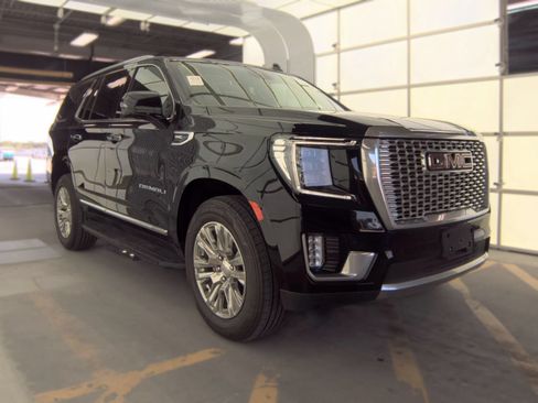 Used 2023 GMC Yukon Denali AWD/4WD image 2