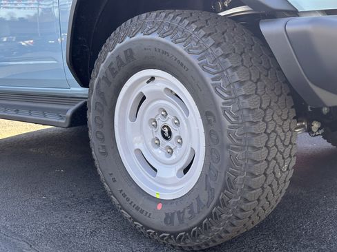 New 2025 Ford Bronco Heritage Edition image 9