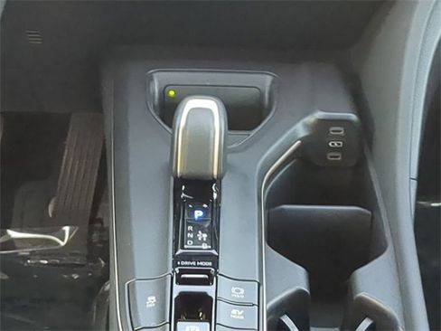 Used 2023 Toyota Crown Limited image 18