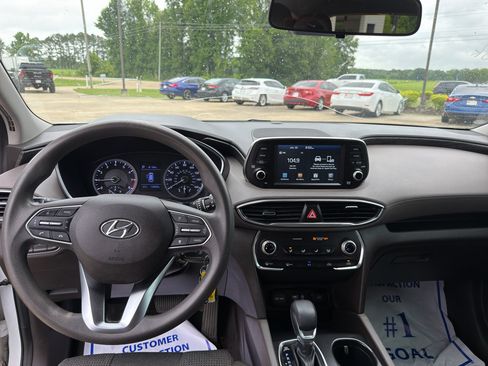 Used 2020 Hyundai Santa Fe SE FWD image 9