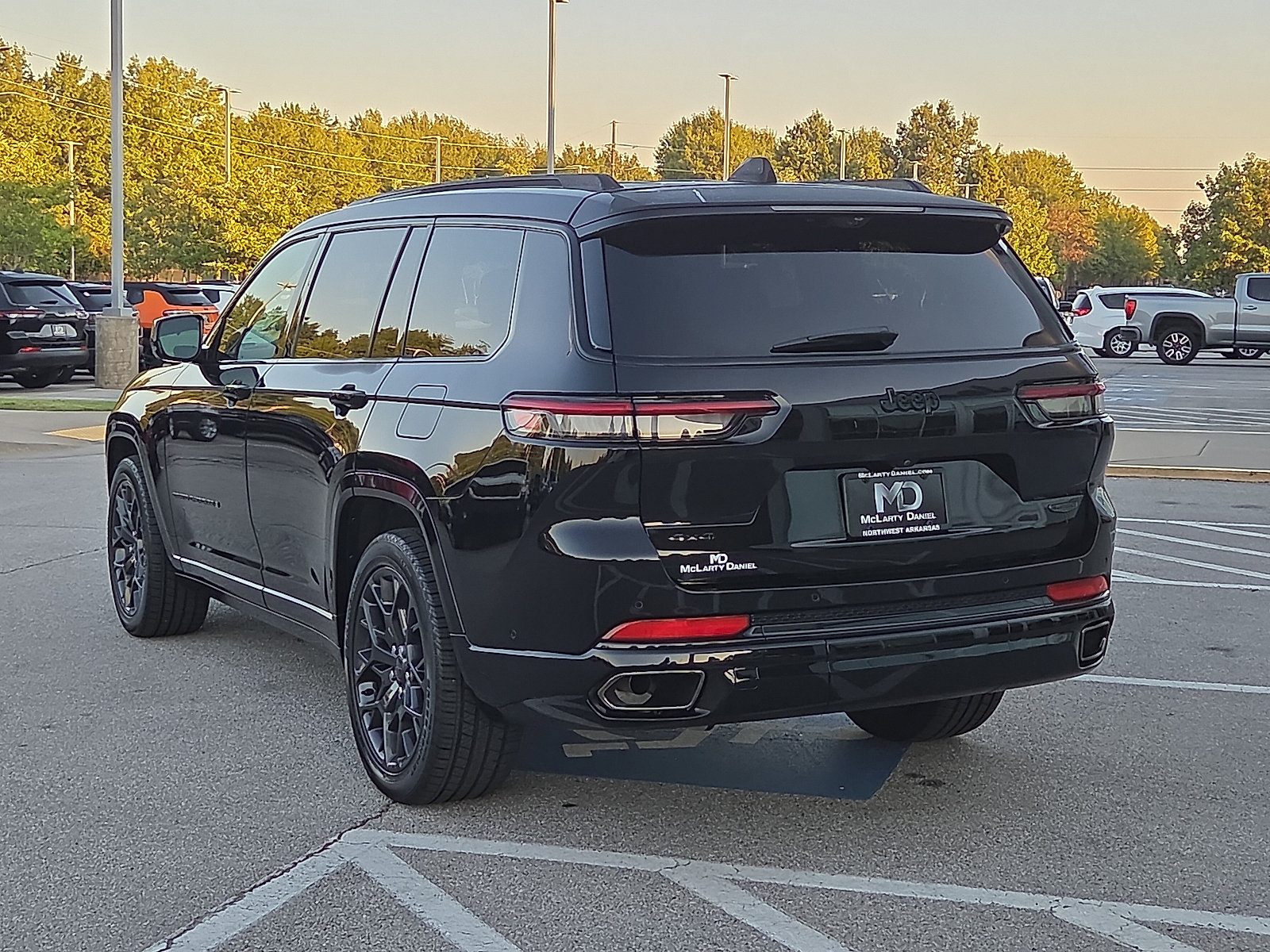 Used 2025 Jeep Grand Cherokee L Summit AWD/4WD image 4
