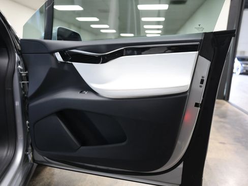 Used 2017 Tesla Model X 100D image 33
