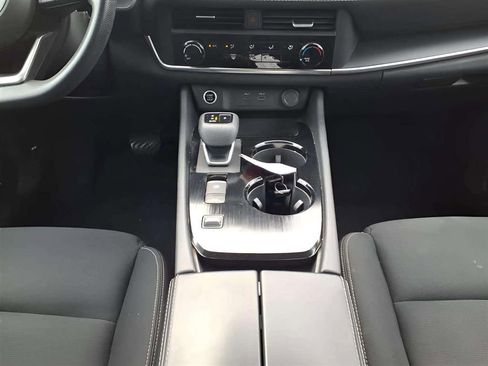 Used 2023 Nissan Rogue S image 11