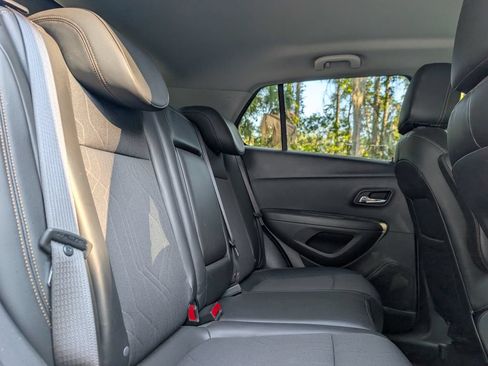 Used 2018 Chevrolet Trax LT w/ LT Convenience Package AWD/4WD image 19
